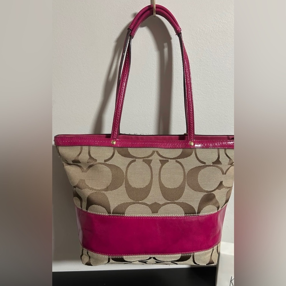 COACH KHAKI SIGNATURE STRIPE PATENT SHOULDER TOTE PINK - Picture 2 of 11